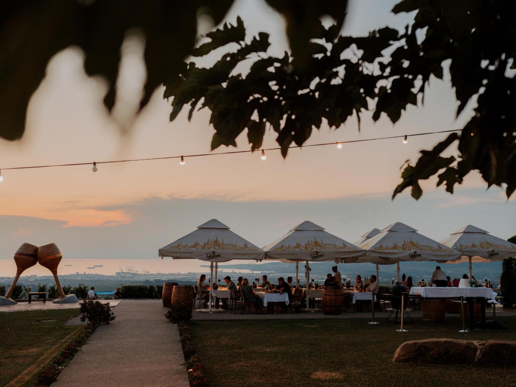 Wine Paradise - Glamping Resort Марезиге Экстерьер фото